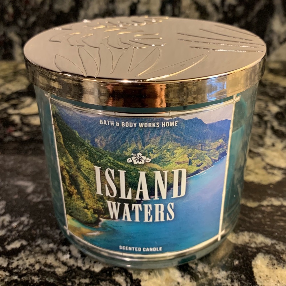 Bath & Body Works Candle- Island Waters